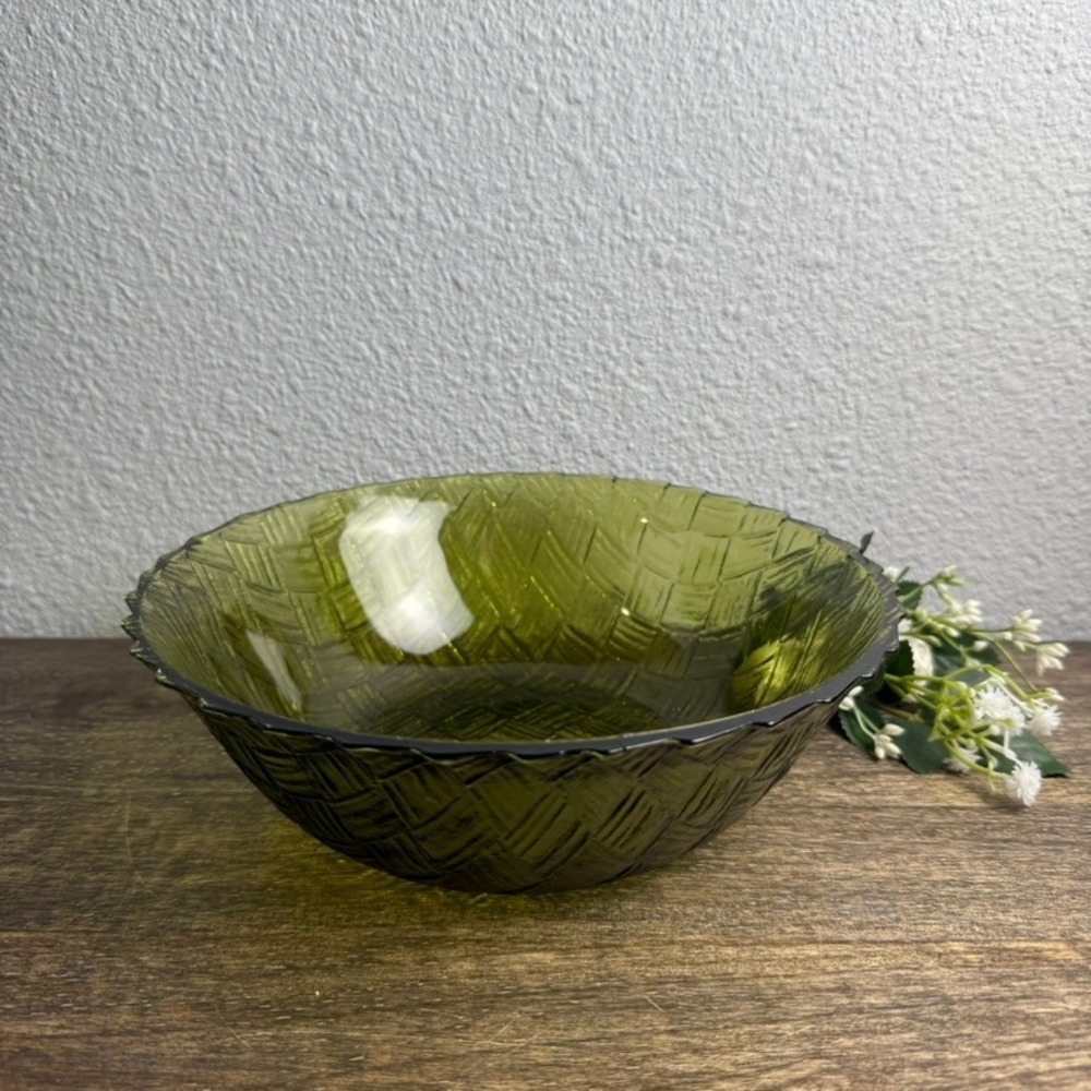 Vintage Indiana Glass Avocado Green Weavetex Bowl 9" Basket Weave MCM Retro